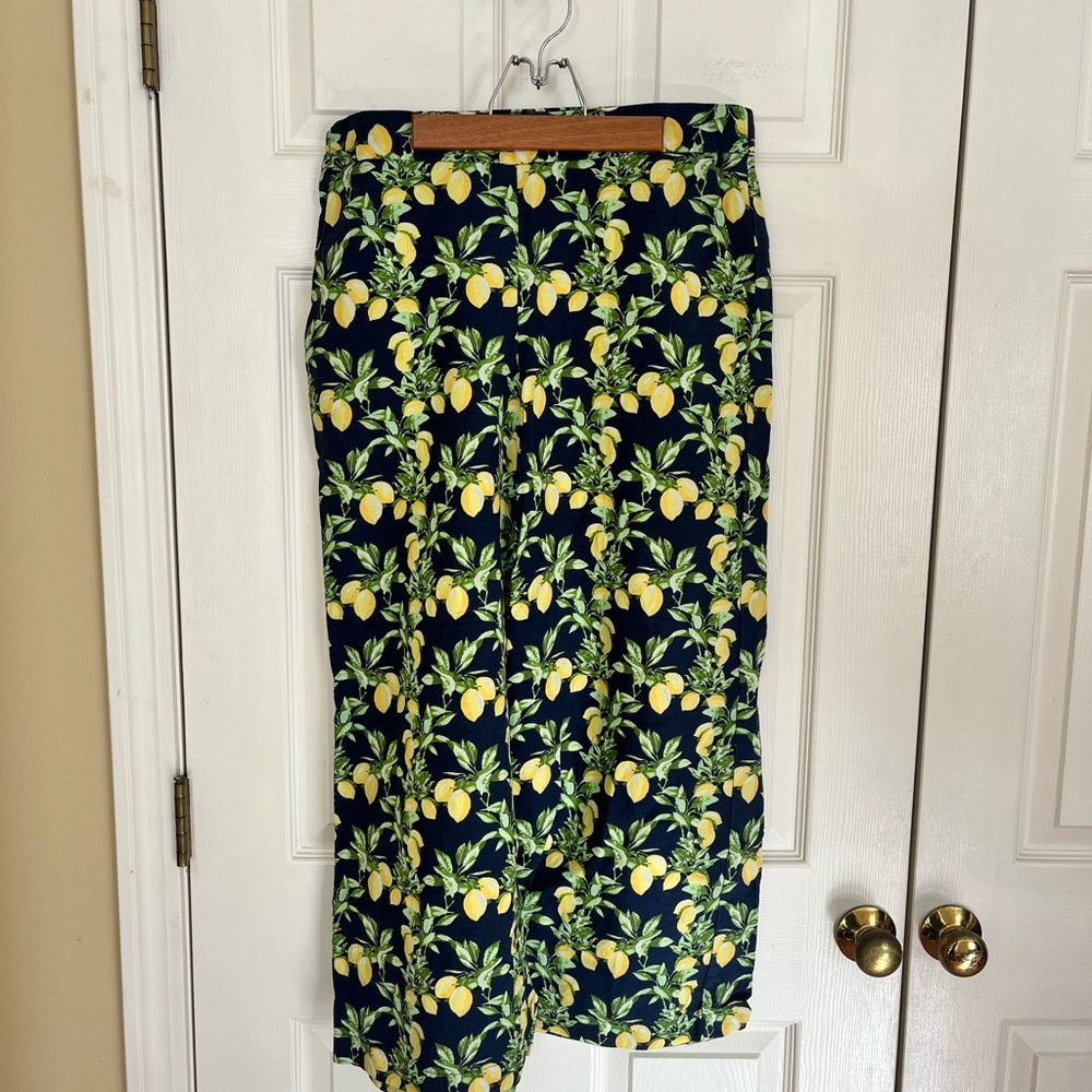 Women’s Loft Cropped Lemon Linen Blend Pants - Size Medium
